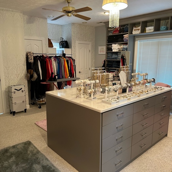 Posher Ambassador II Susan. Top seller. Top rated seller 5 ⭐️ 1 day shipping - Picture 4 of 13